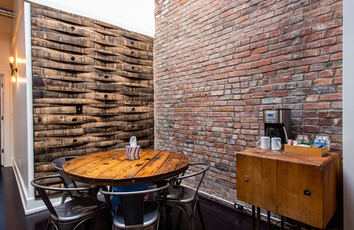 Downtown Louisville Condo | Casa Omara ~ Heart of Downtown/Nulu! ~ 3 King Beds