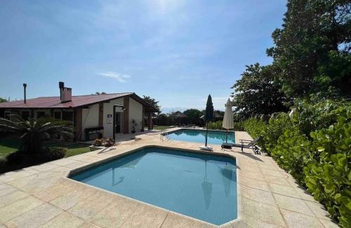 Estaleiro House | Casa pé na areia em praia paradisíaca com piscina frente mar