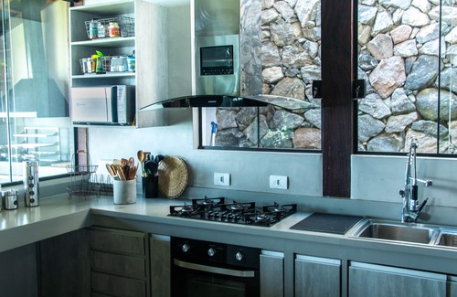 Prainha House | Casa Pé na Areia em frente à Ilhabela