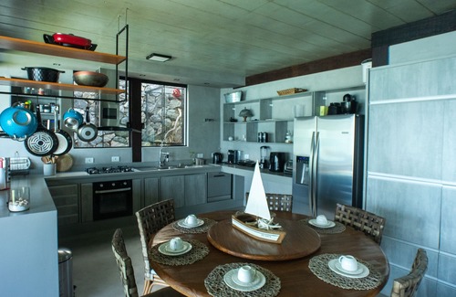 Prainha House | Casa Pé na Areia em frente à Ilhabela