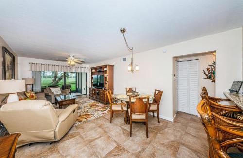 Casa del Mar House | Casa Palm Trees & 80 Degrees on Isla del Sol