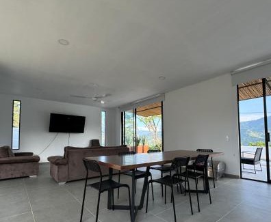 La Mesa House | CASA PALMANOVA CON PISCINA EN LA MESA