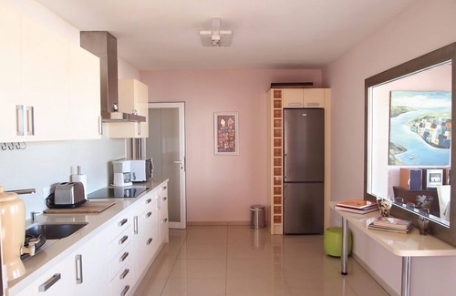 Corralejo Apartment | Casa Patio - Large vacation apartment with terrace and patio by the sea
