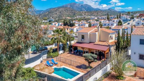 Alcaucin House | Casa Perez - family home with pool