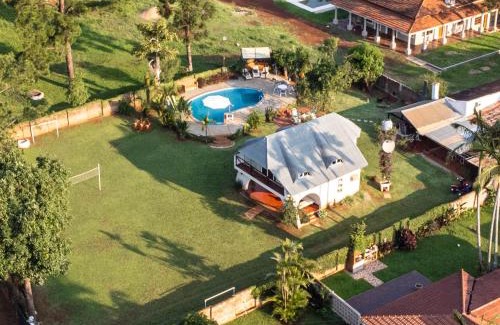 Posadas House | " Casa quinta "San Bernardo" Con Pileta y amplio jardín