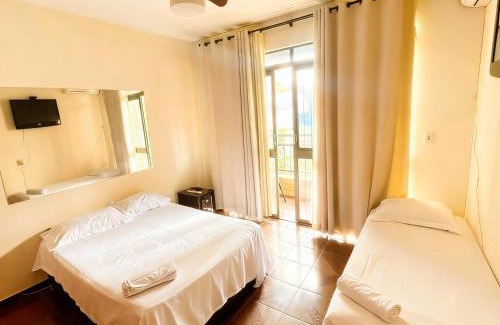 Goiania House | Casa Quintal Bueno! 5 quartos com ar split e internet ultra! 4 vagas de garagem Perto do melhor de Goiânia! Marista Parques Areião e Vaca Brava Hospital Premium Mater Dei Blue Fit Perdomo Goiânia Shopping!