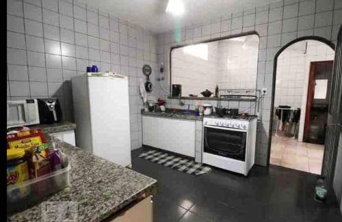 Goiania House | Casa Quintal Bueno! 5 quartos com ar split e internet ultra! 4 vagas de garagem Perto do melhor de Goiânia! Marista Parques Areião e Vaca Brava Hospital Premium Mater Dei Blue Fit Perdomo Goiânia Shopping!