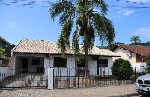 Pomerode House | Casa recém reformada, 3 quartos e com playground