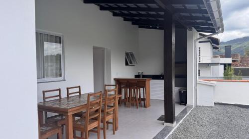 Pomerode House | Casa recém reformada, 3 quartos e com playground