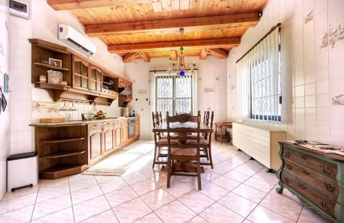 Budaors Villa | Casa Rezeda