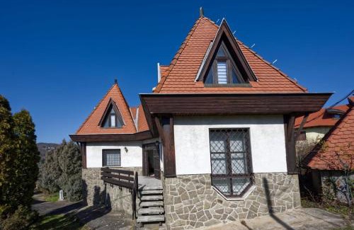 Budaors Villa | Casa Rezeda