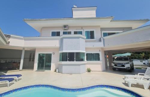 Ingleses Sul House | Casa Rosa com 7 quartos - Edícula completa a 150 metros da Praia