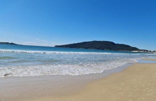 Ingleses Sul House | Casa Rosa com 7 quartos - Edícula completa a 150 metros da Praia