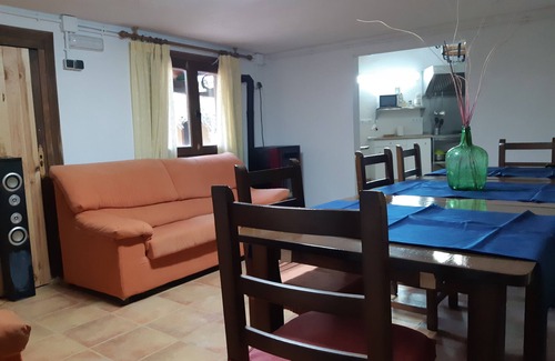 Rubielos Bajos Cottage | Casa Rural en Rasante -capacidad 16-18 Personas