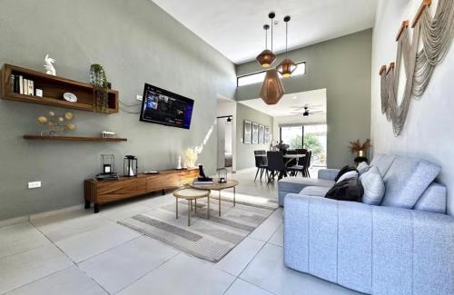 Puerto Yucalpeten House | Casa Saasil with Starlink & Private Pool