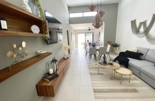 Puerto Yucalpeten House | Casa Saasil with Starlink & Private Pool