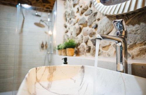 Sober House | Casa Sancristán.