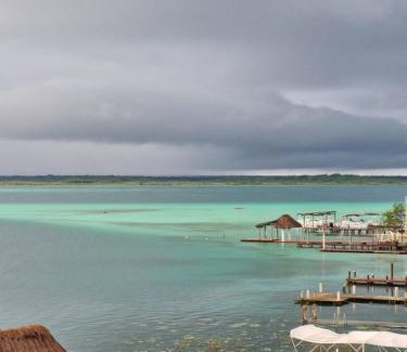 Chetumal House | Casa Sirena - A orilla de la laguna y Cenote Esmeralda