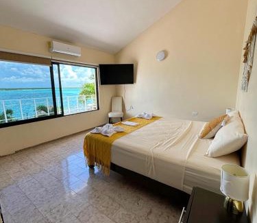 Chetumal House | Casa Sirena - A orilla de la laguna y Cenote Esmeralda