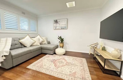 Towradgi Apartment | Casa Solé | Calm 1BR Escape by Towradgi Beach