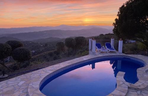 Canillas de Aceituno House | Casa Soleada Holiday Fully private Villa