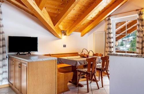 San Giovanni di Fassa Apartment | Casa Titol Giuseppe