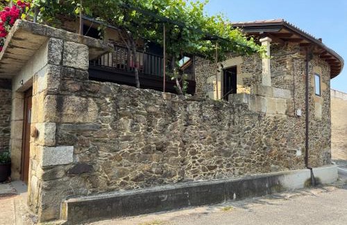 A Merca House | Casa Vella do Nanín