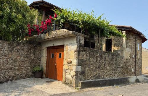 A Merca House | Casa Vella do Nanín