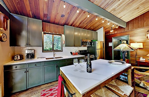 Cazadero House | Casa Verde | Gorgeous Gated Creekside Retreat | Hot Tub, Fireplace & Firepit
