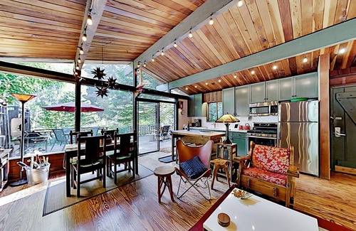 Cazadero House | Casa Verde | Gorgeous Gated Creekside Retreat | Hot Tub, Fireplace & Firepit