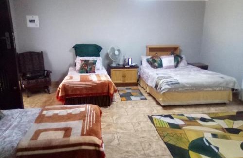 Carletonville House | Casa Villa Guest House