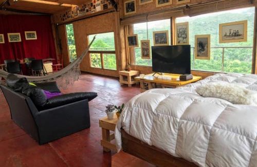 Agua de Oro House | Casa Voladora Cerro Azul