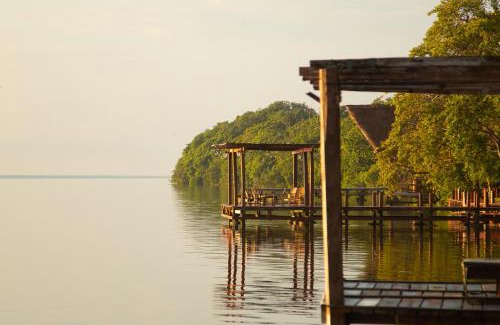 Othon P. Blanco Villa | Casa Xchel - Lujo frente a la Bahía piscina jacuzzi y deck