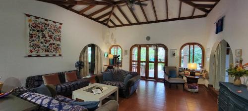 Langostino Villa | Casa Zenn Villa March26 plus 2 cats