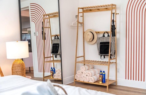 Middle River Terrace Villa | CasaOlita Pool Table 3mi to Beach Full Kitch