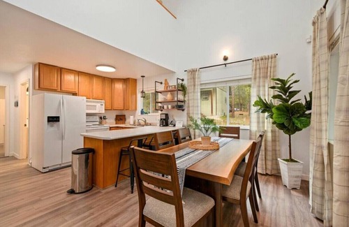 Cascade Apartment | Cascade Cabin, Walk to the Lake, Amazing Deck!