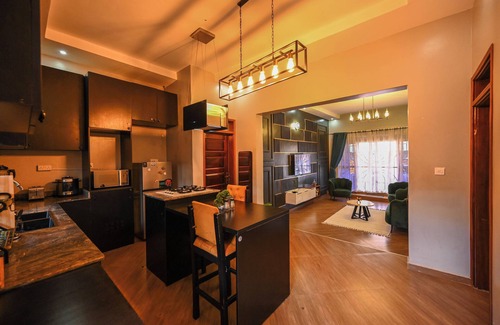 Kampala Villa | Cascade Cove 3-bedroom villa in Kampala - Jacuzzi and Gazebo with Fountain