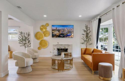 The Plaza House | Cascade Cove - Heated Pool Spa - Billiards and Lounge