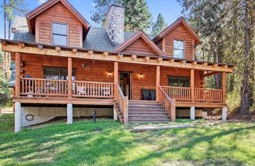 Cascade Cabin | Cascade Log Cabin. Walk to the Lake and Golf Course