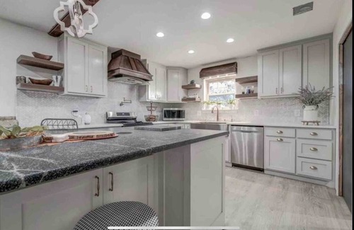 Clinton House | Casita home away from home 5-bedroom house in Clinton