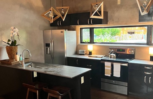 La Puebla House | Casita inside an oasis amidst the New Mexico desert; Close to Santa fe and Taos