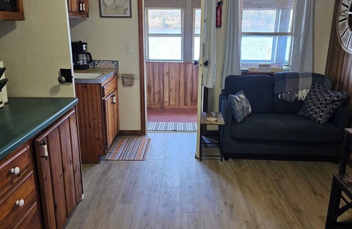 Newaygo Cottage | Castaways Cottage on Croton Pond #4