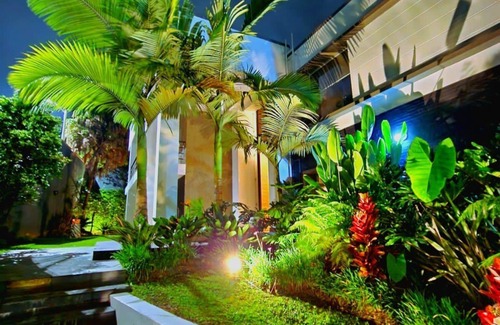 El Castillo House | Castillo Blanco Closet Mansión in Town to Lleras Parck and Provenza