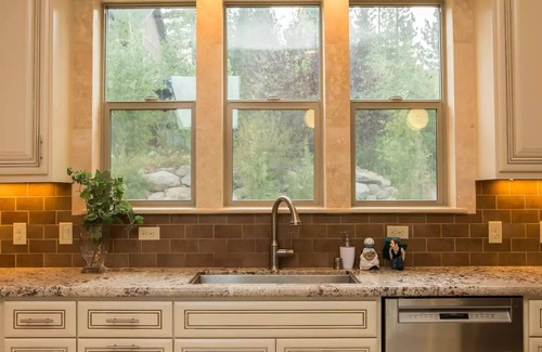 Mountain View Estates House | Castle-Cabin a Custom Vacation Home - Brand New.nn