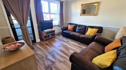 Rayleigh House | Castle Cottage