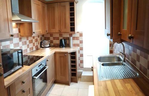 Rayleigh House | Castle Cottage