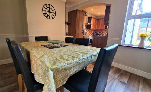 Rayleigh House | Castle Cottage