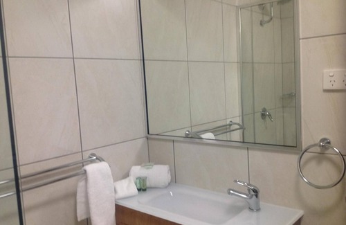 North Ward Hotel | Castle Crest Motel