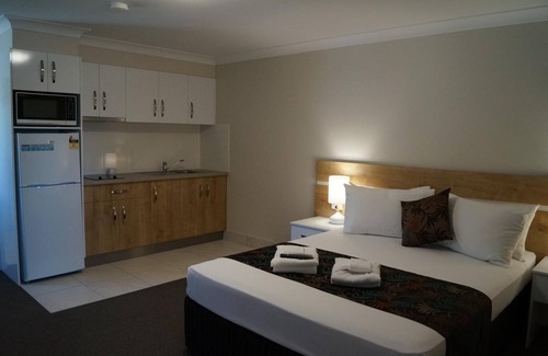 North Ward Hotel | Castle Crest Motel