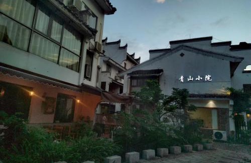 Xiufeng House | Castle peak yard Inn Free railway st ation pick-up by 2 nights English and Spanish reception available